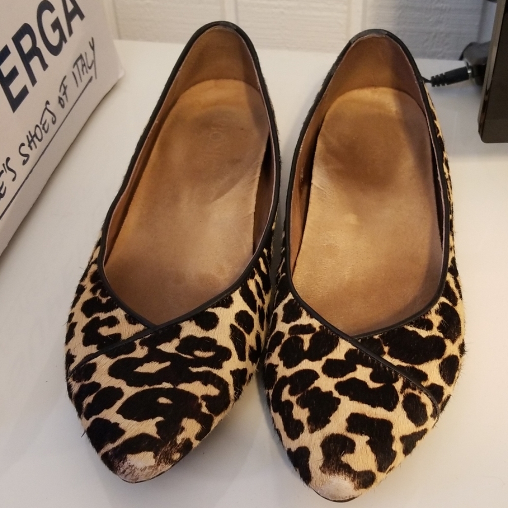 Vionic calf hair leopard print flats